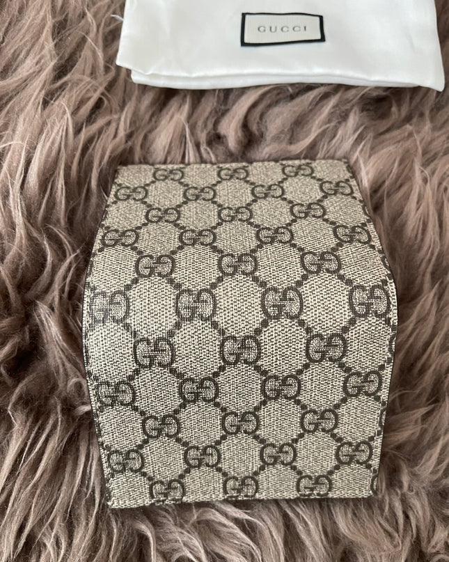 Preloved Authentic GG Supreme Gucci bifold wallet