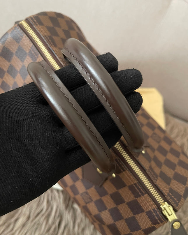 Preloved Authentic Louis Vuitton Speedy 30 handbag in the classic Damier Ebene