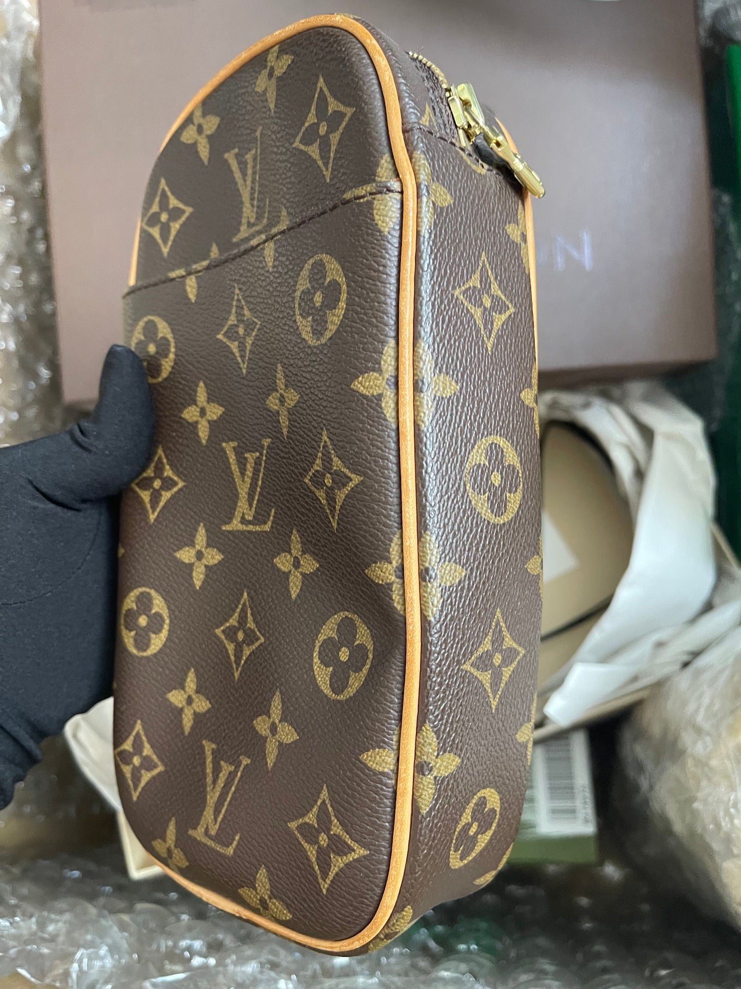 Preloved Louis Vuitton Pre-Owned
2004 Pochette Gange belt bag