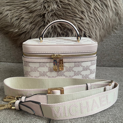 Preloved Authentic Michael Kors Jet Set MD Zip Tote Crossbody in Blush Pink MK Signature