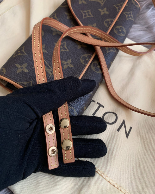 Louis Vuitton
2001 Pochette Twin GM crossbody bag