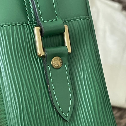 Preloved Authentic  Louis Vuitton Epi Trocadero 27