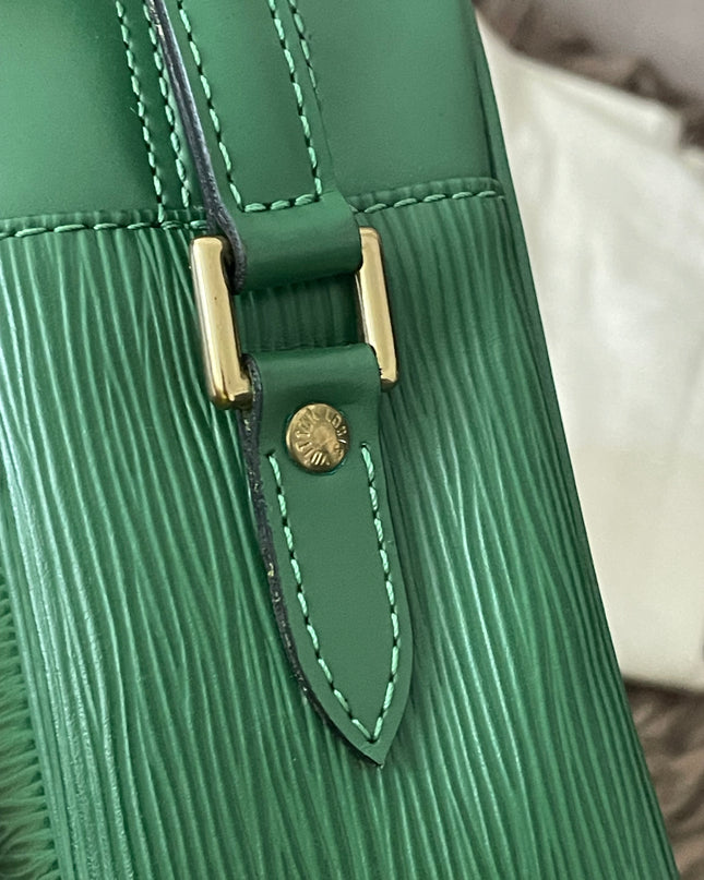 Preloved Authentic  Louis Vuitton Epi Trocadero 27