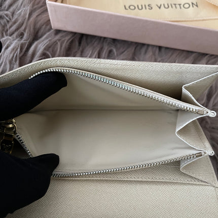 Preloved Authentic Rank B- Louis Vuitton Sarah wallet in the Damier Azur