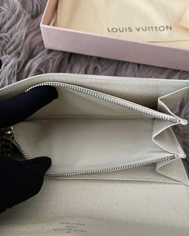 Preloved Authentic Rank B- Louis Vuitton Sarah wallet in the Damier Azur