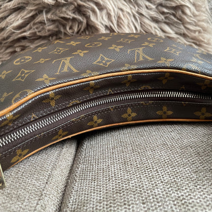 Preloved Authentic Louis Vuitton Croissant MM