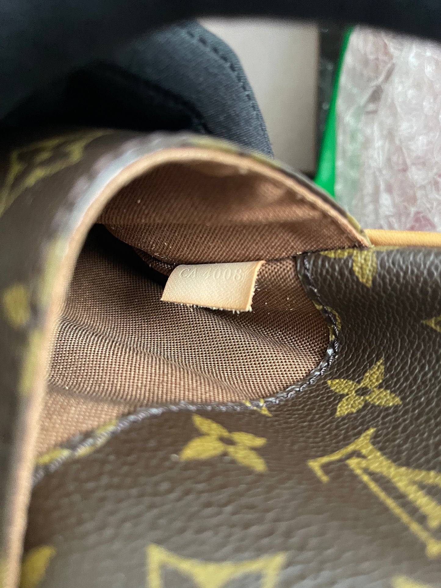 Preloved Louis Vuitton Pre-Owned
2004 Pochette Gange belt bag