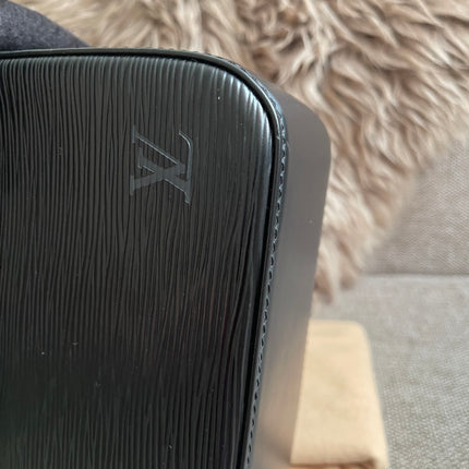 Preloved Authentic Louis Vuitton Epi Buci Crossbody Bag