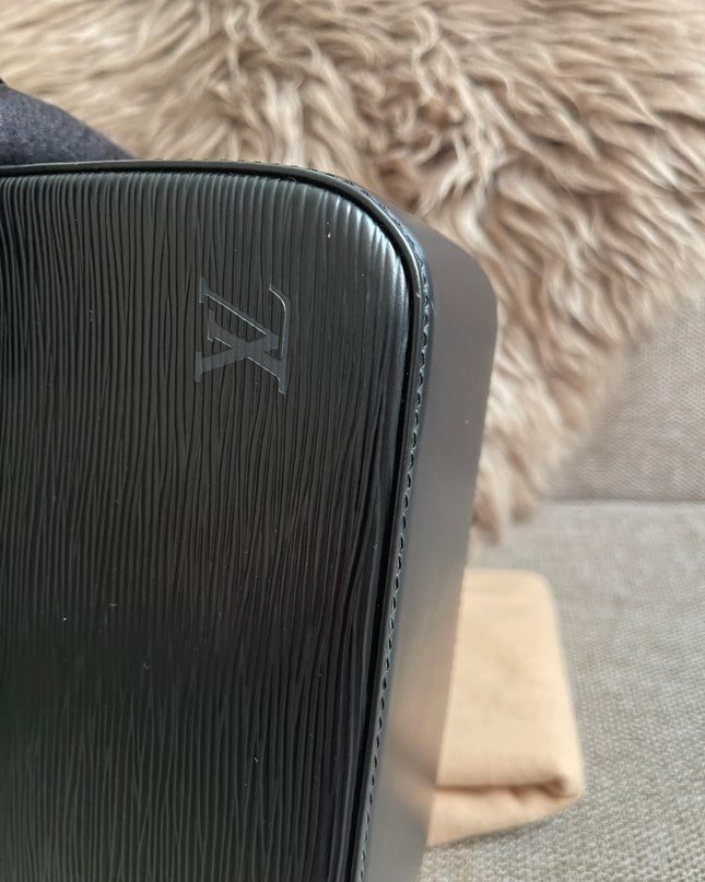 Preloved Authentic Louis Vuitton Epi Buci Crossbody Bag