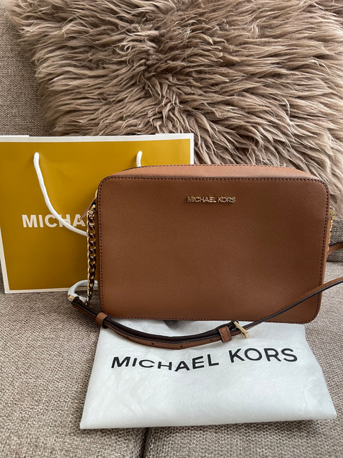 Preloved Authentic Michael Kors Jet Set Large Crossbody – Luggage Saffiano Leather, Gold Chain (Brand New)