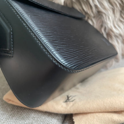 Preloved Authentic Louis Vuitton Epi Buci Crossbody Bag