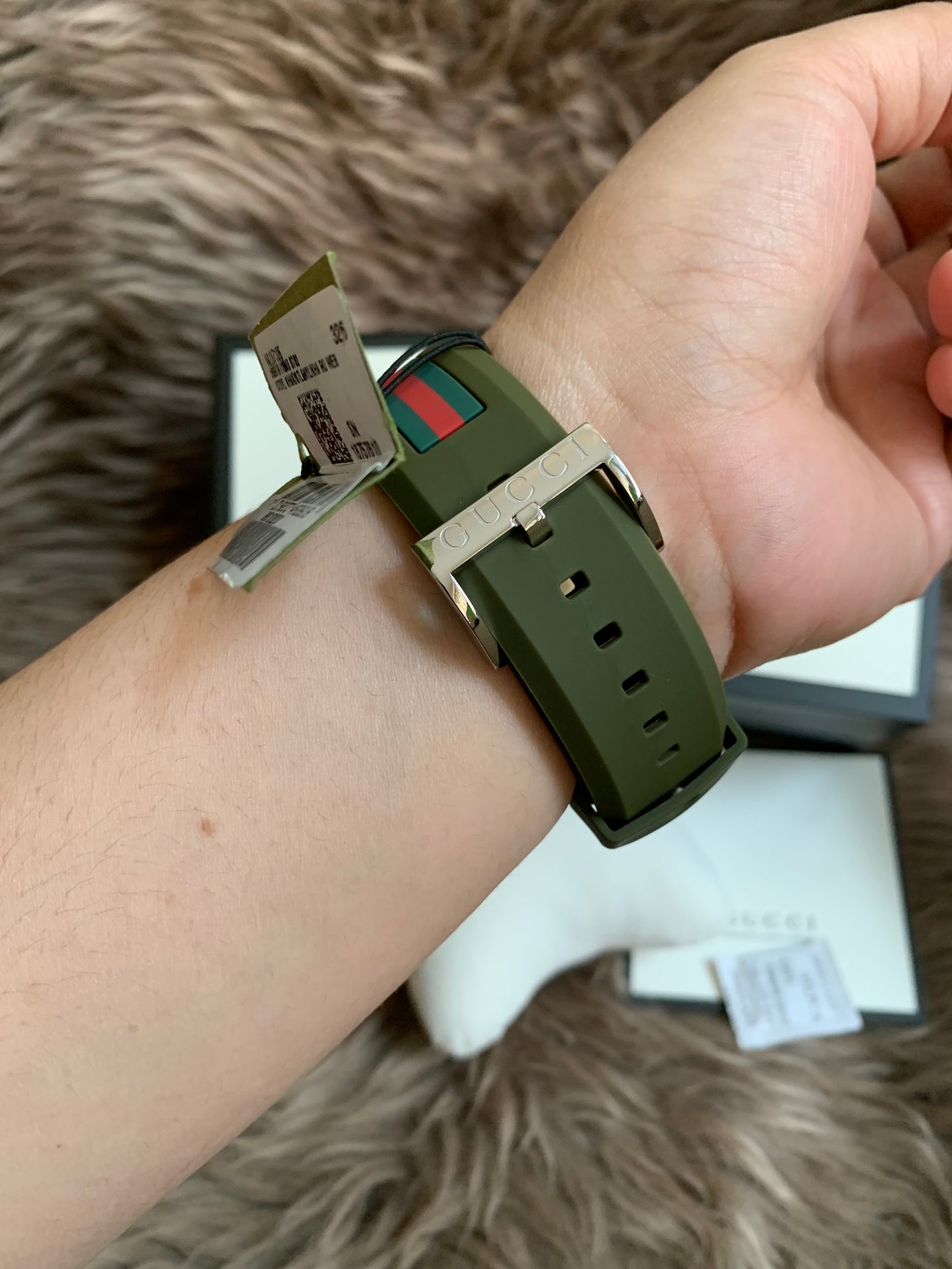 Gucci Sync Green Dial and Grey Rubber Strap Unisex Watch 137.1