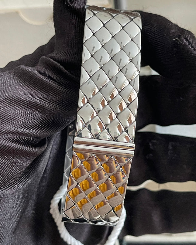 Preloved Authentic Chanel Matelassé Bangle Watch – Silver/Black Dial | Full Set
