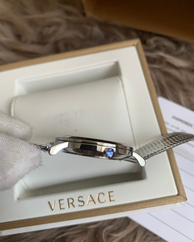 VERSACE V-ESSENTIAL VEK4005/21
Women's watch