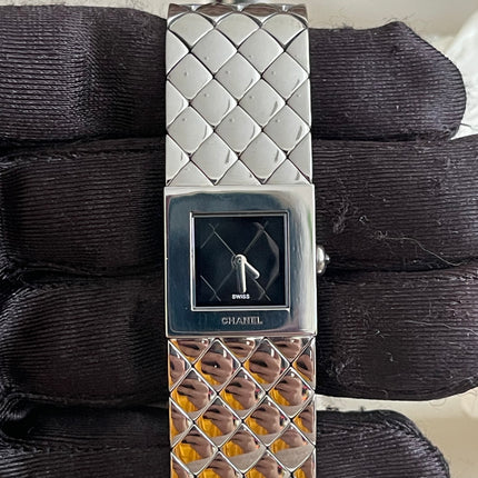 Preloved Authentic Chanel Matelassé Bangle Watch – Silver/Black Dial | Full Set