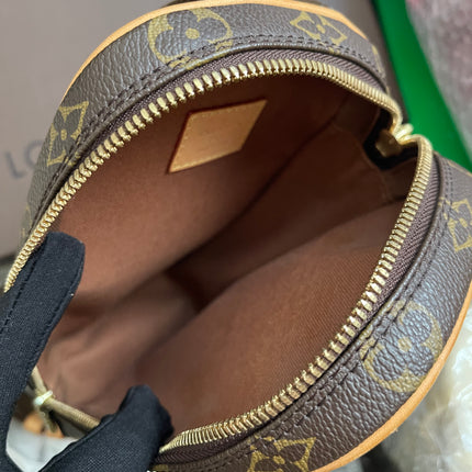 Preloved Louis Vuitton Pre-Owned
2004 Pochette Gange belt bag