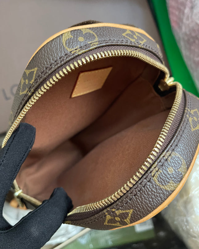Preloved Louis Vuitton Pre-Owned
2004 Pochette Gange belt bag