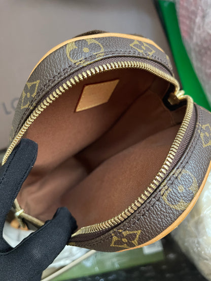Preloved Louis Vuitton Pre-Owned
2004 Pochette Gange belt bag