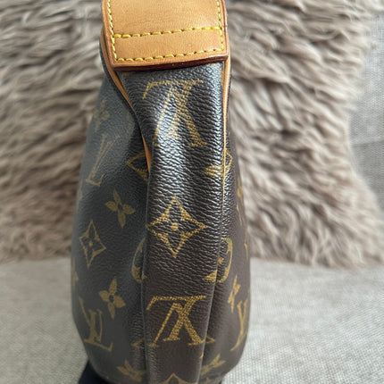 Preloved Authentic Louis Vuitton Croissant MM