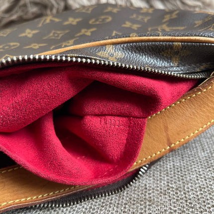 Preloved Authentic Louis Vuitton Croissant MM