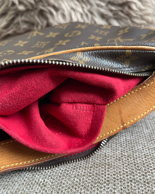 Preloved Authentic Louis Vuitton Croissant MM