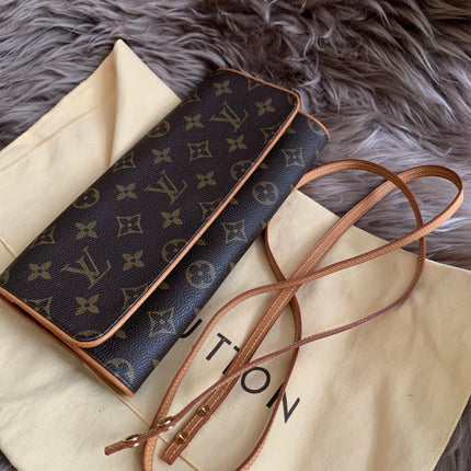 Louis Vuitton
2001 Pochette Twin GM crossbody bag