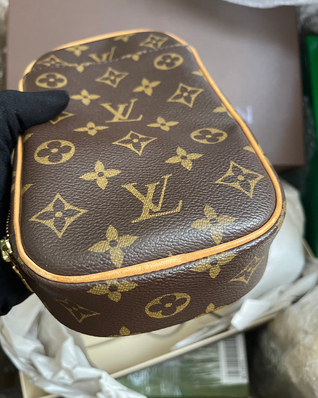 Preloved Louis Vuitton Pre-Owned
2004 Pochette Gange belt bag