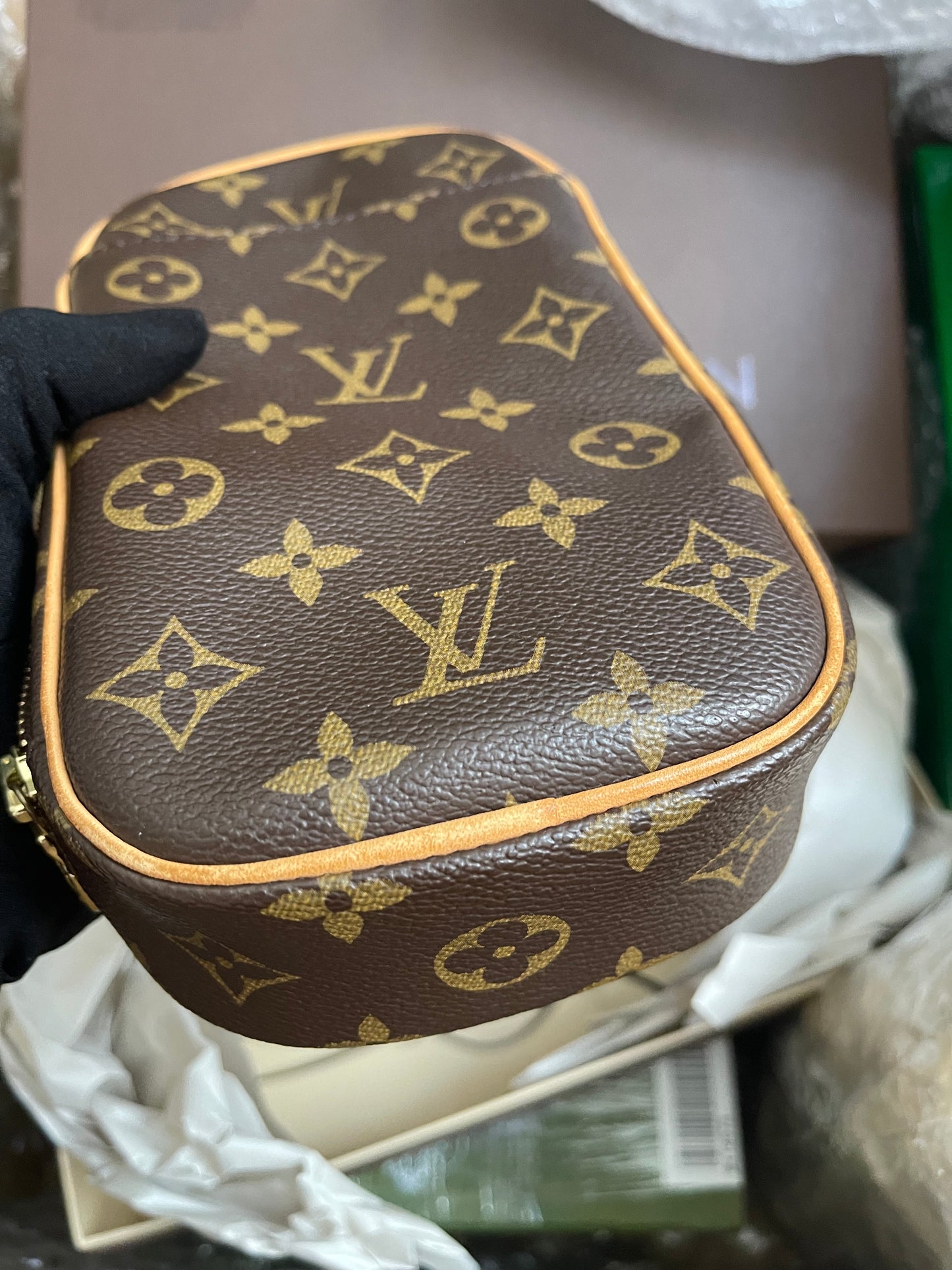 Preloved Louis Vuitton Pre-Owned
2004 Pochette Gange belt bag
