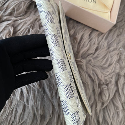 Preloved Authentic Rank B- Louis Vuitton Sarah wallet in the Damier Azur