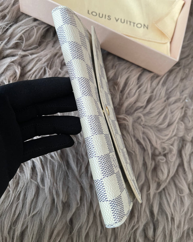 Preloved Authentic Rank B- Louis Vuitton Sarah wallet in the Damier Azur