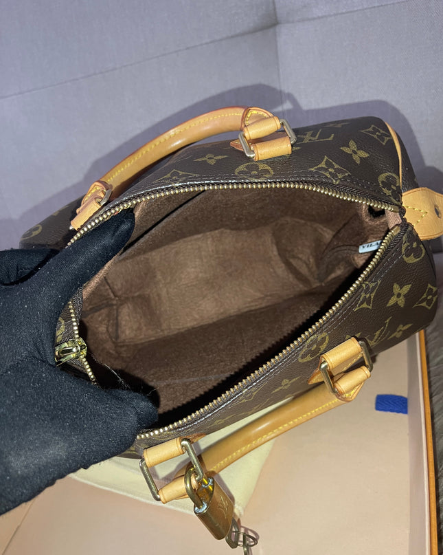 Preloved Authentic Louis Vuitton Speedy 25