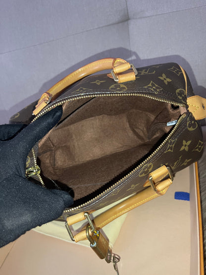 Preloved Authentic Louis Vuitton Speedy 25