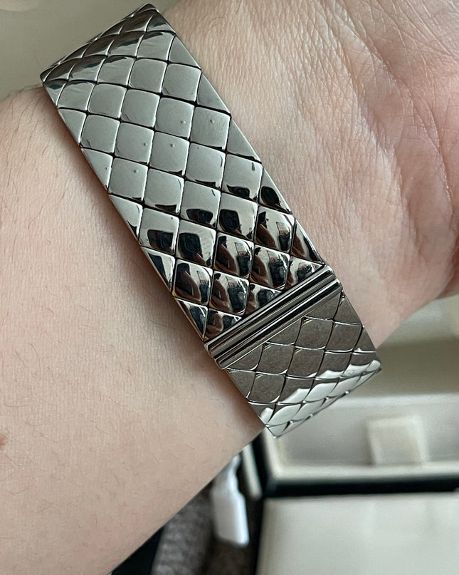 Preloved Authentic Chanel Matelassé Bangle Watch – Silver/Black Dial | Full Set