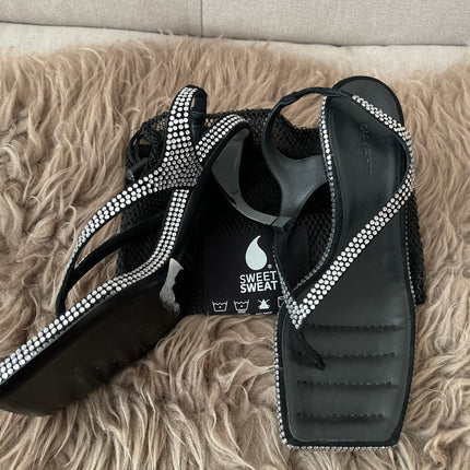 Preloved Authentic GIABORGHINI Rosie 13 70mm thong sandals SZ 35