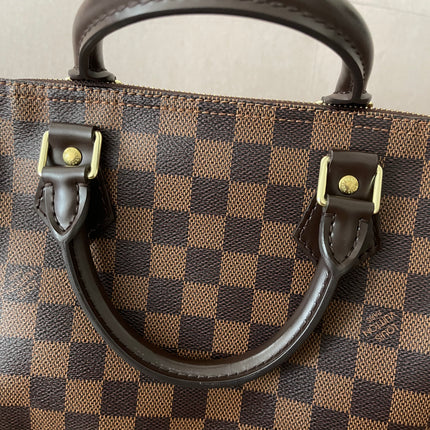 Preloved Authentic Louis Vuitton Speedy 30 handbag in the classic Damier Ebene