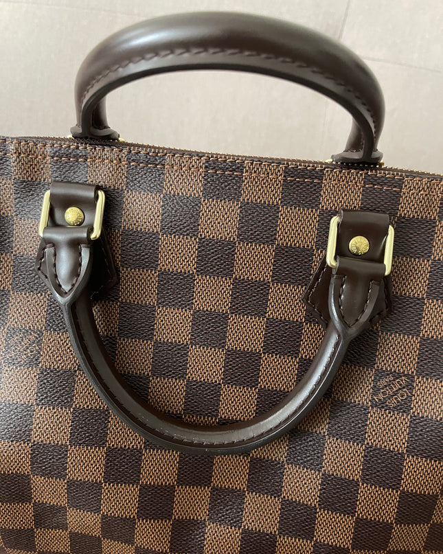 Preloved Authentic Louis Vuitton Speedy 30 handbag in the classic Damier Ebene