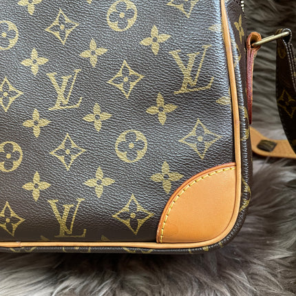 Preloved Louis Vuitton 2005 Nil messenger bag