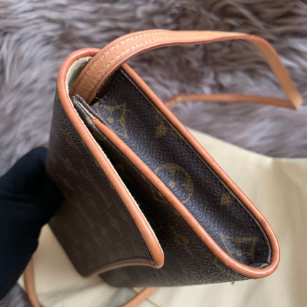 Louis Vuitton
2001 Pochette Twin GM crossbody bag