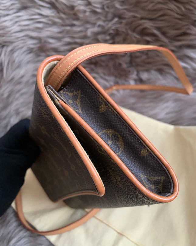 Louis Vuitton
2001 Pochette Twin GM crossbody bag