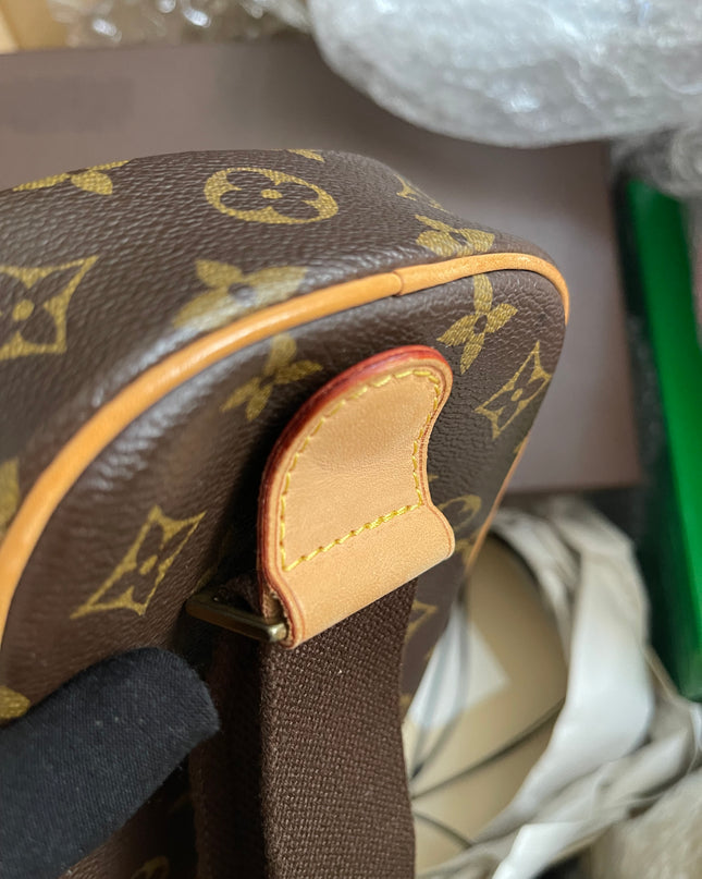Preloved Louis Vuitton Pre-Owned
2004 Pochette Gange belt bag