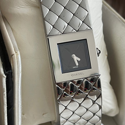 Preloved Authentic Chanel Matelassé Bangle Watch – Silver/Black Dial | Full Set