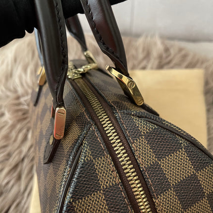 Preloved Authentic Slightly UsedLouis Vuitton Ribera Mini with strap