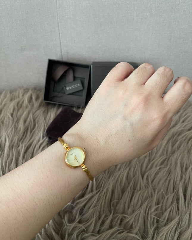 Preloved Authentic Gucci Ladies Bangle Gold Tone MOP Dial 15.5cm