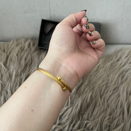 Preloved Authentic Gucci Ladies Bangle Gold Tone MOP Dial 15.5cm