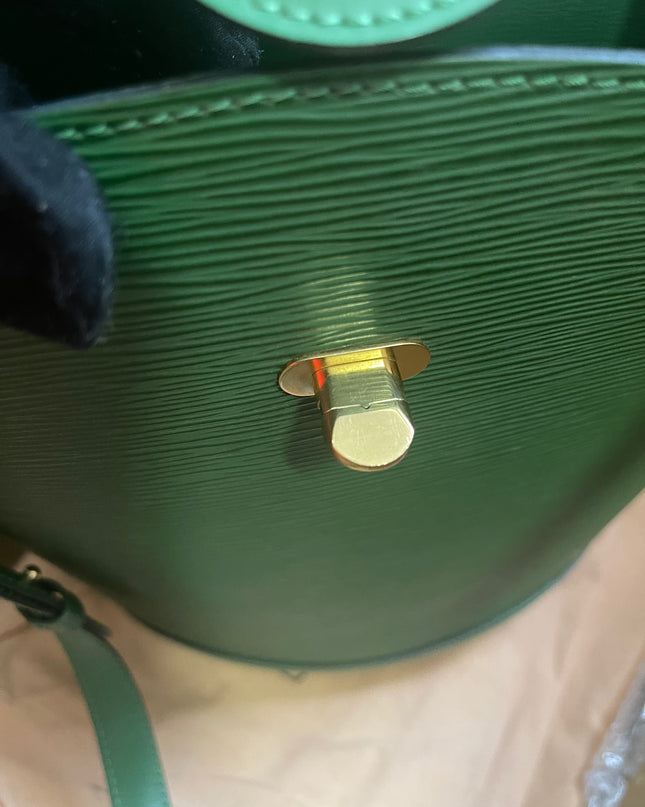 Preloved Louis Vuitton Green Epi Leather Cluny Shoulder Bag