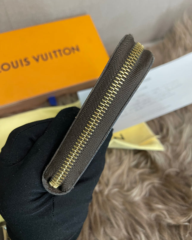 Preloved Louis Vuitton Wallet Organizer
