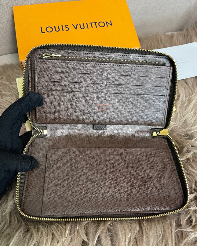 Preloved Louis Vuitton Wallet Organizer