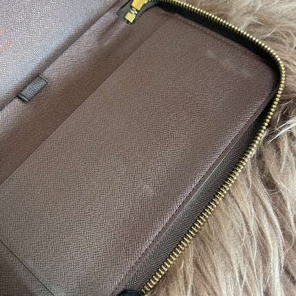 Preloved Louis Vuitton Wallet Organizer