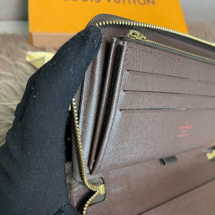 Preloved Louis Vuitton Wallet Organizer