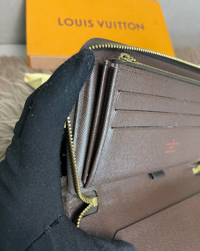 Preloved Louis Vuitton Wallet Organizer
